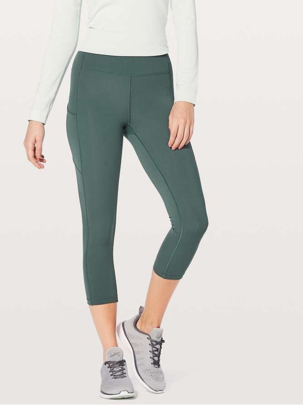 Lululemon Speed Up Crop 21"
Teal Shadow size 6